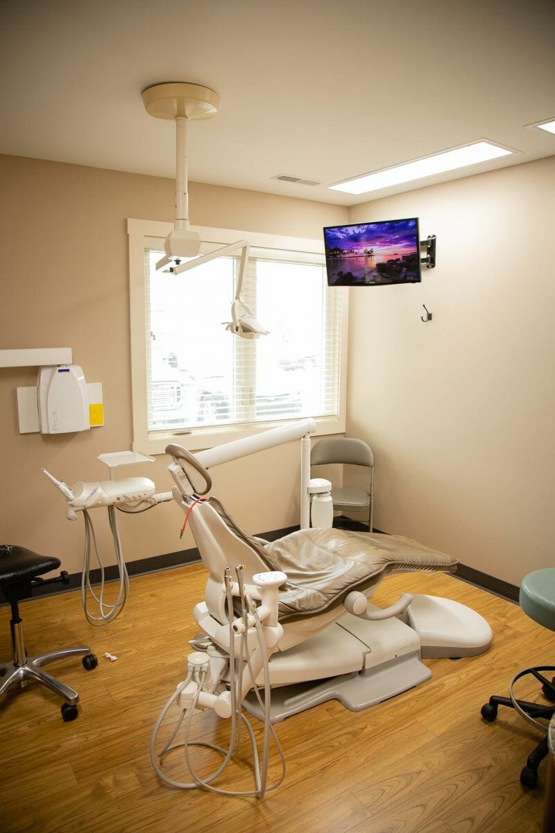 empty dentist exam room